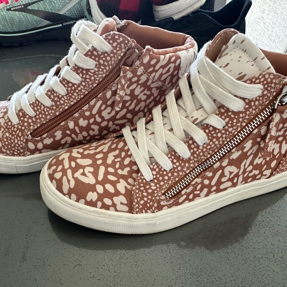 Leopard high top shoes
